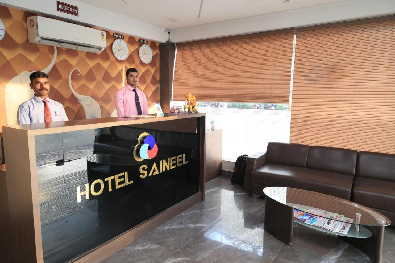 Hotel Sai Neel Surat Exterior foto
